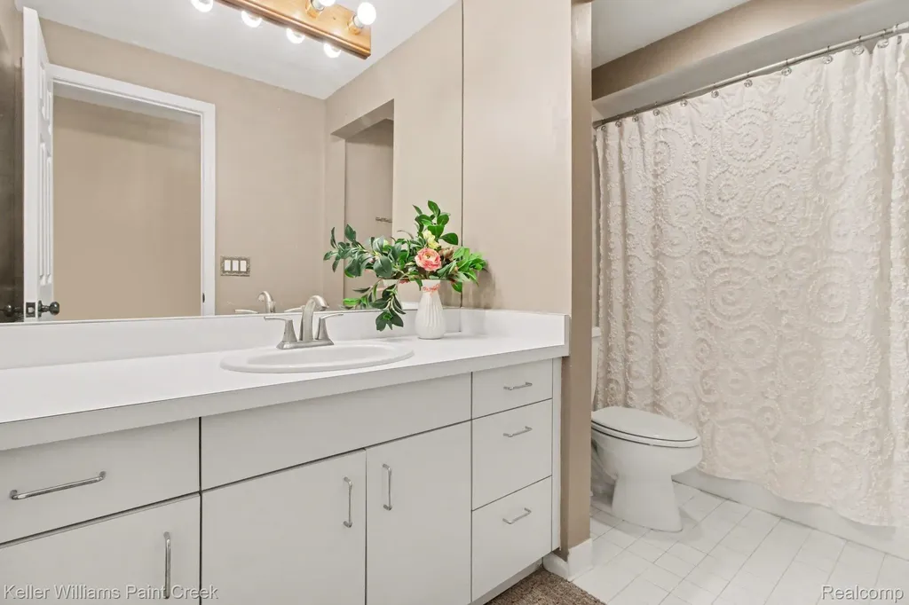 7365 Danbury Drive West Bloomfield Charter Township MI 48322