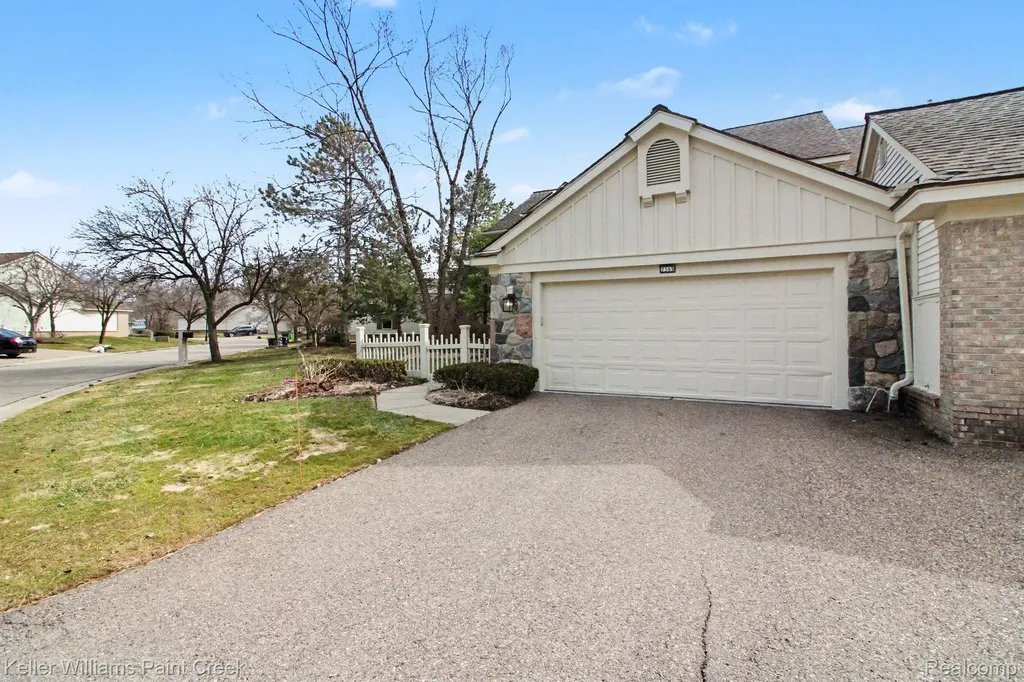 7365 Danbury Drive West Bloomfield Charter Township MI 48322