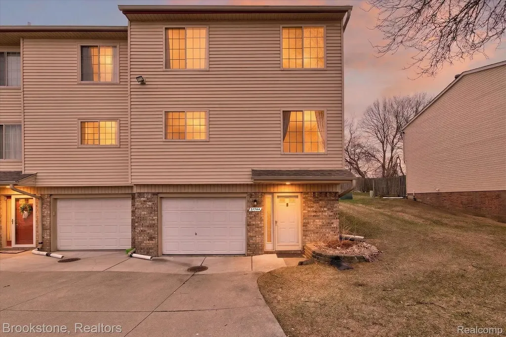 37744 Charter Oaks Boulevard Clinton Charter Township MI 48036