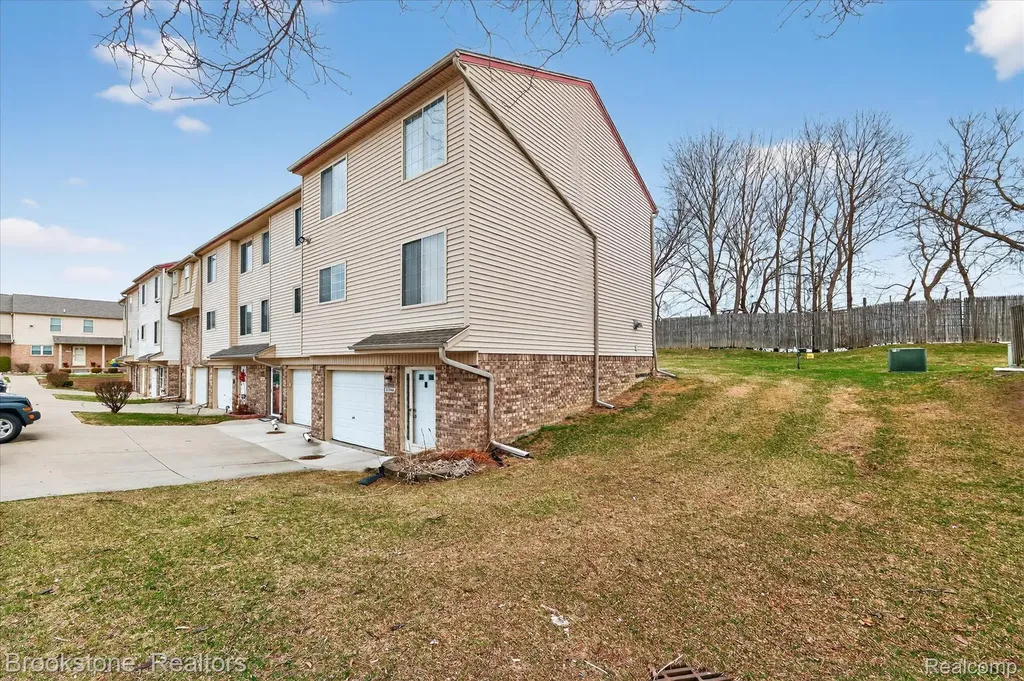 37744 Charter Oaks Boulevard Clinton Charter Township MI 48036