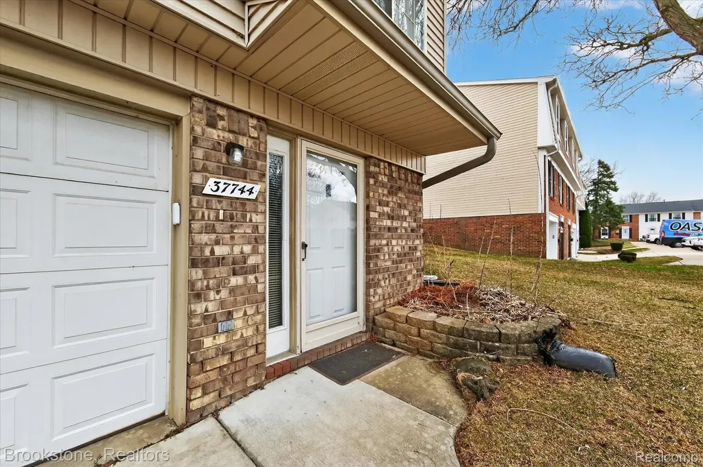 37744 Charter Oaks Boulevard Clinton Charter Township MI 48036