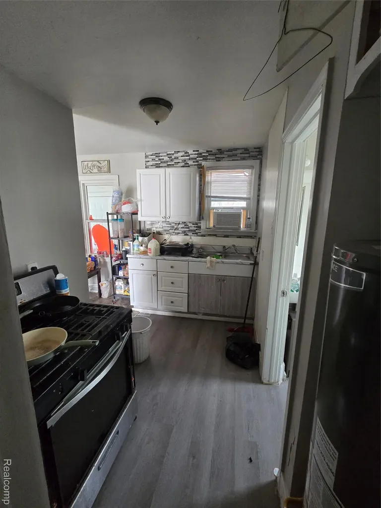 18109 Cornwall Street Detroit City MI 48224