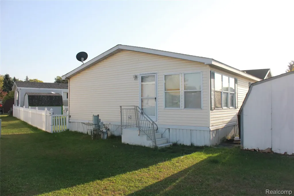 7065 El Paso Boulevard Romulus City MI 48174