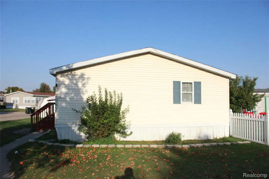 7065 El Paso Boulevard Romulus City MI 48174