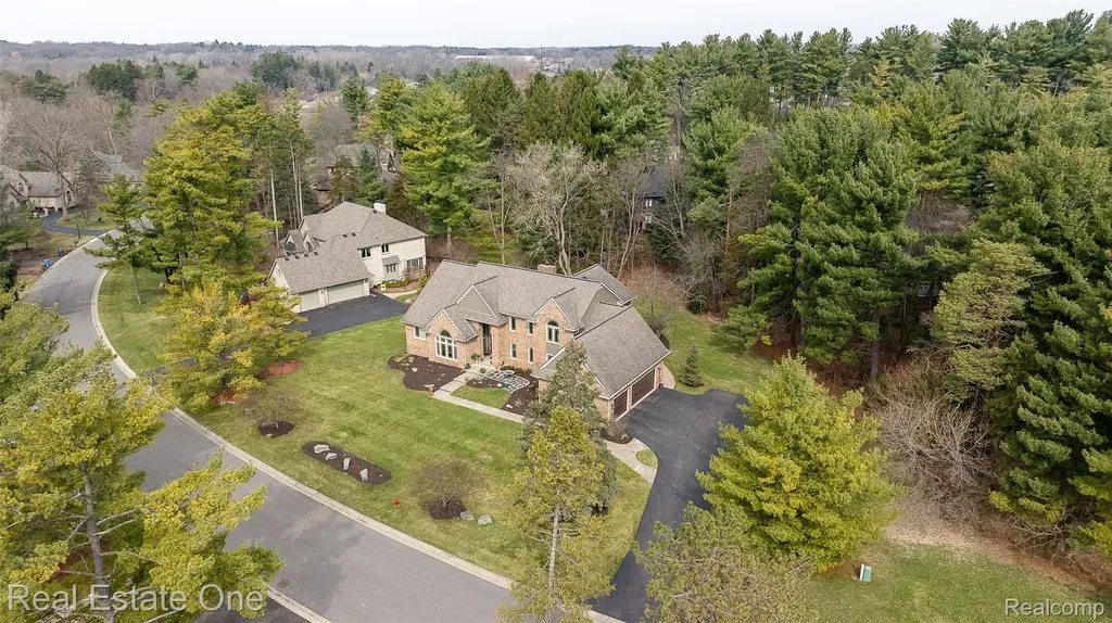 5350 Hidden Pines Drive Genoa Township MI 48116