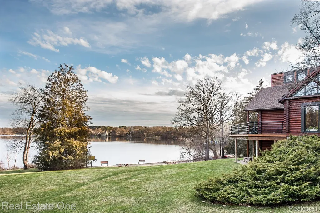 5350 Hidden Pines Drive Genoa Township MI 48116