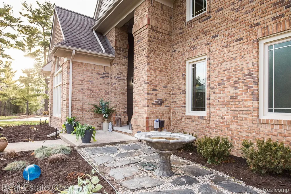 5350 Hidden Pines Drive Genoa Township MI 48116