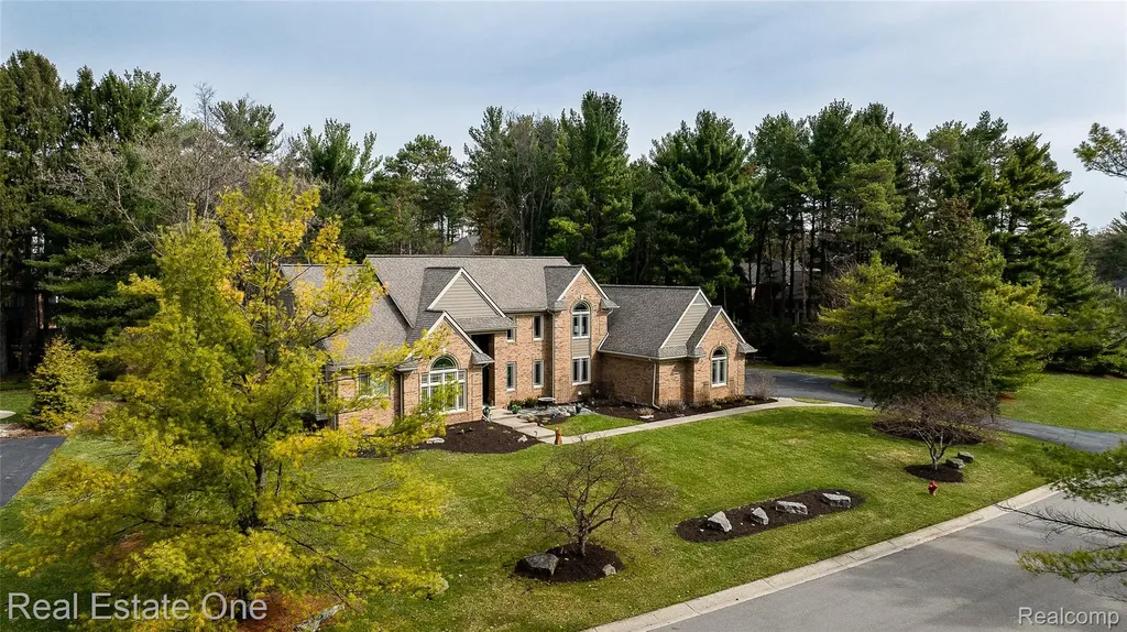5350 Hidden Pines Drive Genoa Township MI 48116