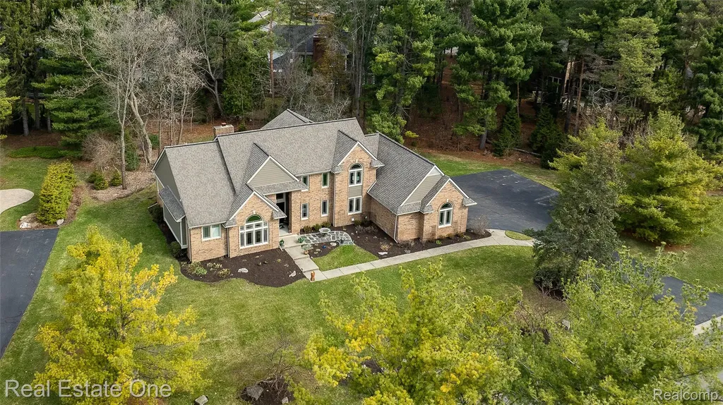 5350 Hidden Pines Drive Genoa Township MI 48116