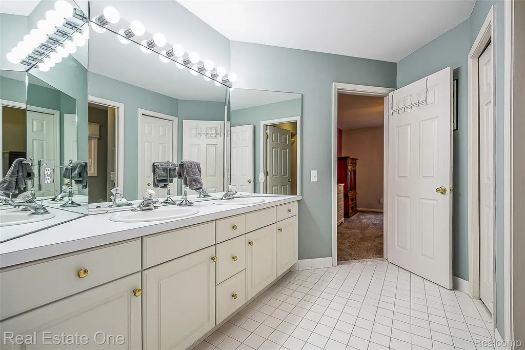 5350 Hidden Pines Drive Genoa Township MI 48116