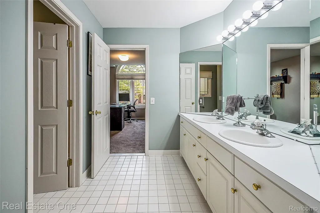 5350 Hidden Pines Drive Genoa Township MI 48116