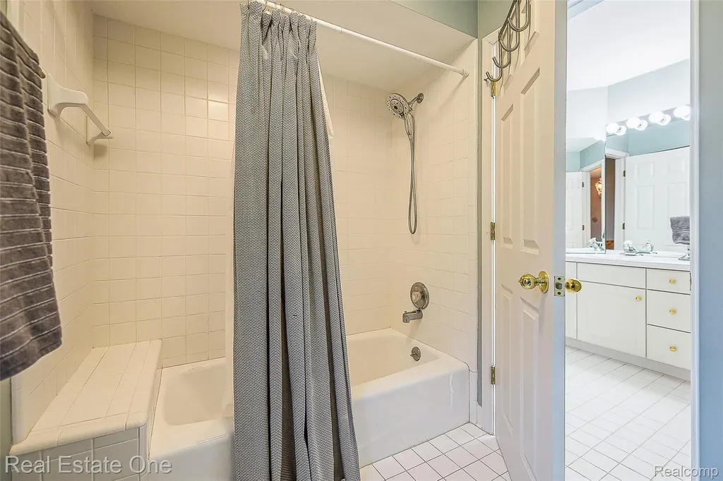 5350 Hidden Pines Drive Genoa Township MI 48116