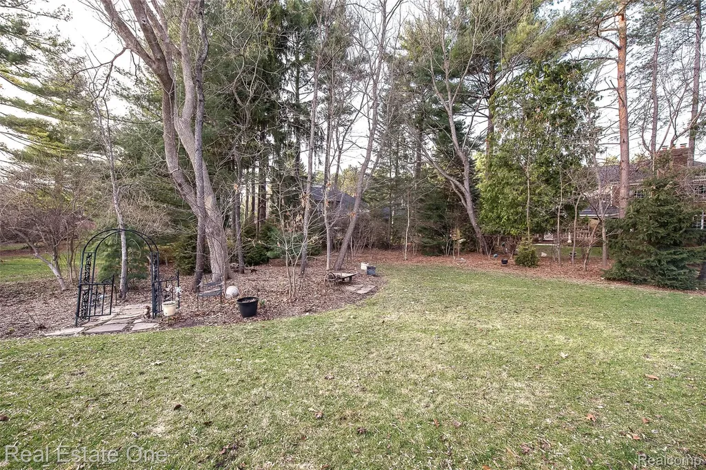 5350 Hidden Pines Drive Genoa Township MI 48116
