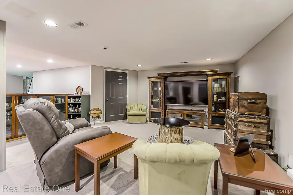 5350 Hidden Pines Drive Genoa Township MI 48116