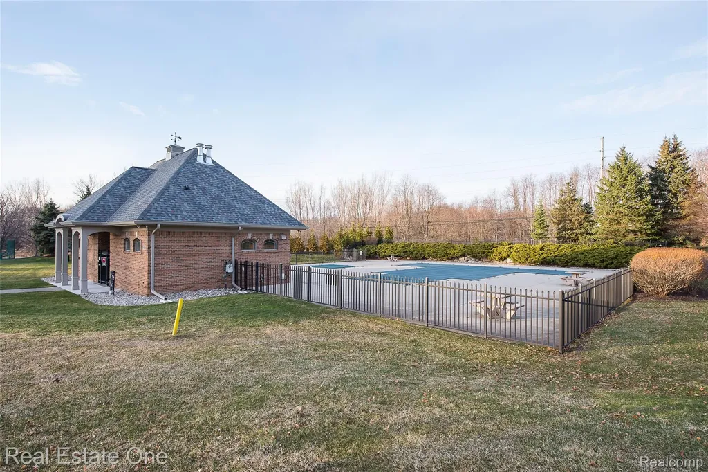 5350 Hidden Pines Drive Genoa Township MI 48116