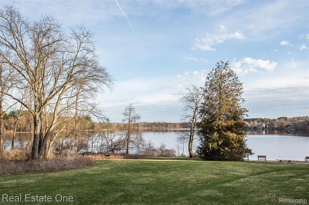 5350 Hidden Pines Drive Genoa Township MI 48116