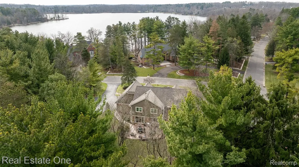 5350 Hidden Pines Drive Genoa Township MI 48116