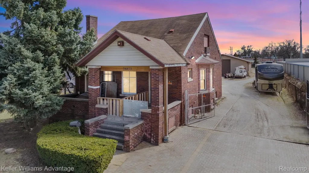 34233 Michigan Avenue Wayne City MI 48184