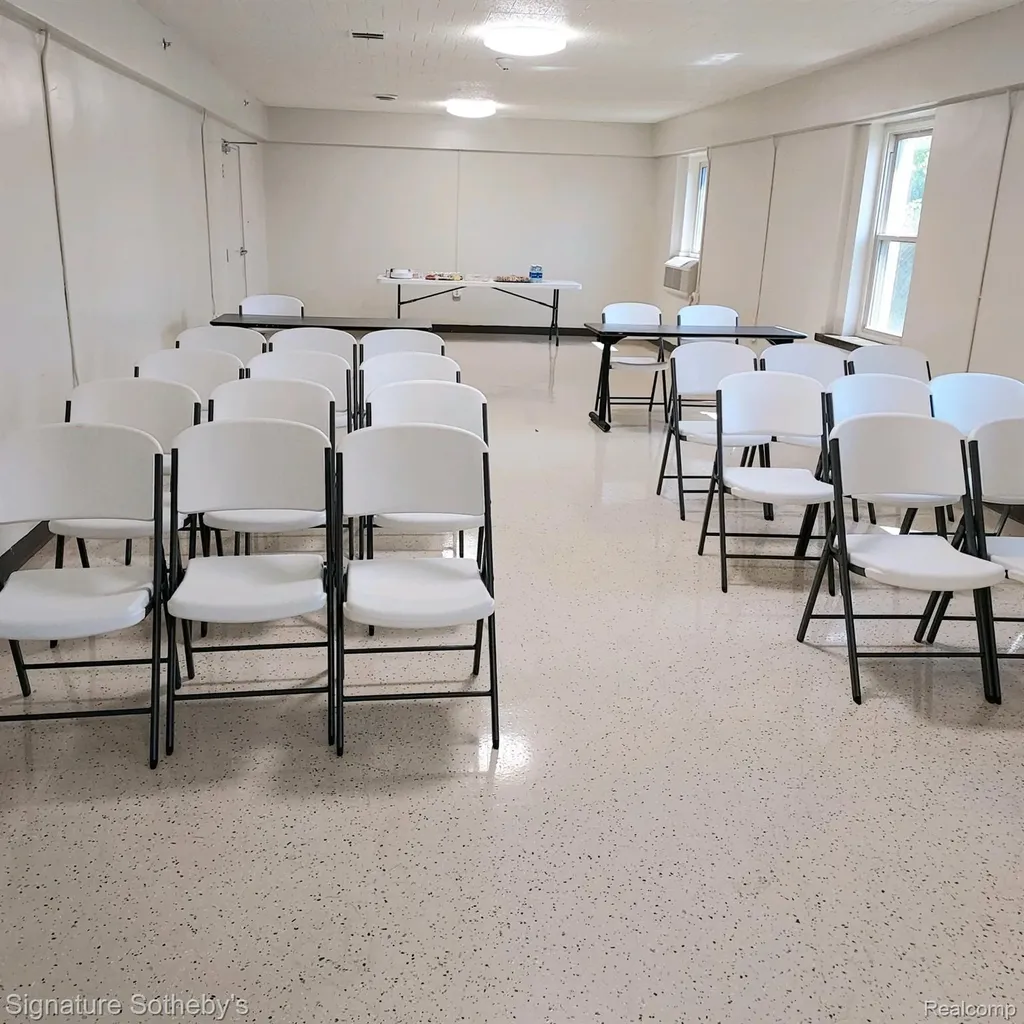 13850 Grand River Avenue Detroit City MI 48227
