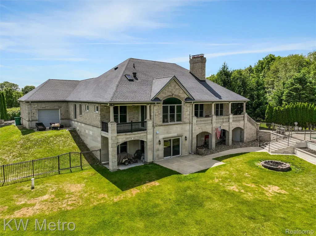 65884 Windrose Court Ray Township MI 48096