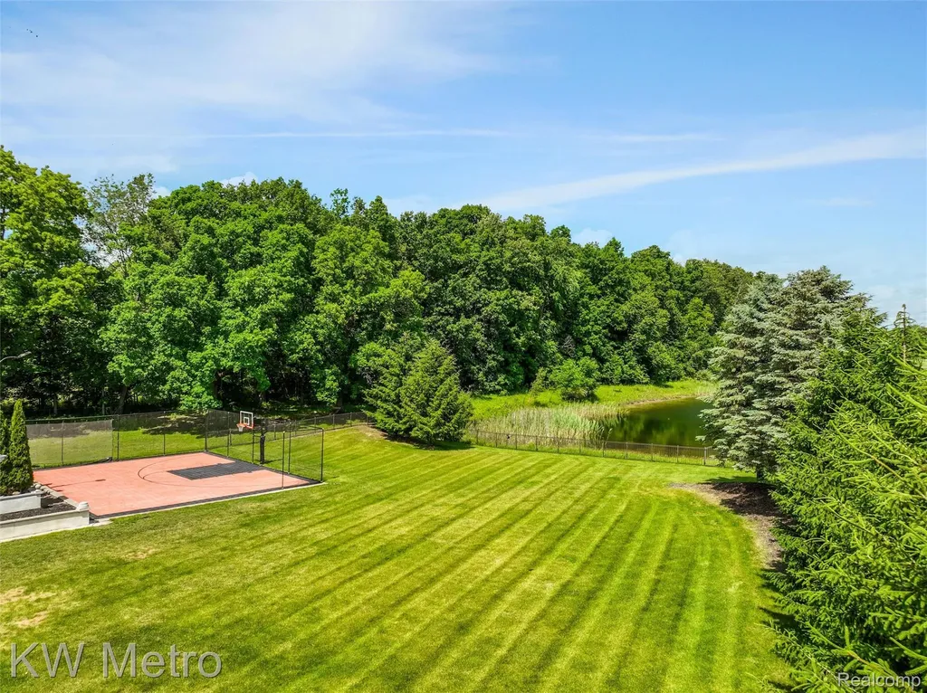 65884 Windrose Court Ray Township MI 48096