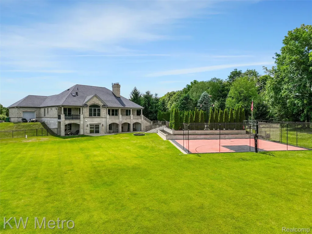 65884 Windrose Court Ray Township MI 48096
