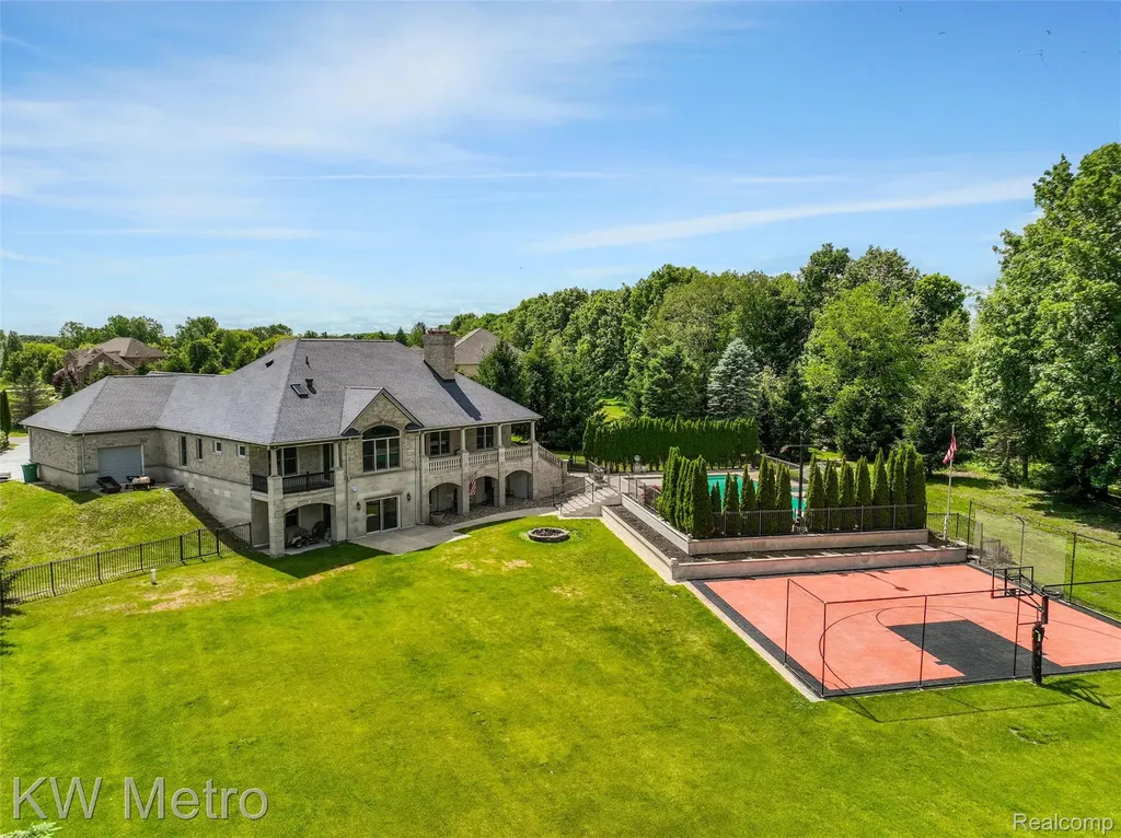 65884 Windrose Court Ray Township MI 48096