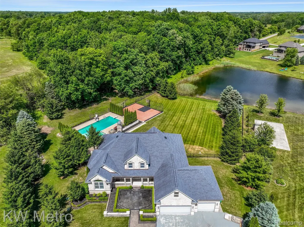 65884 Windrose Court Ray Township MI 48096