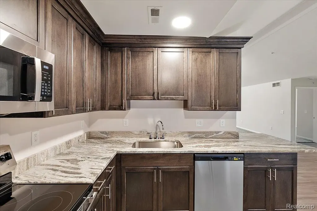 8292 Heywood Circle Sterling Heights City MI 48312