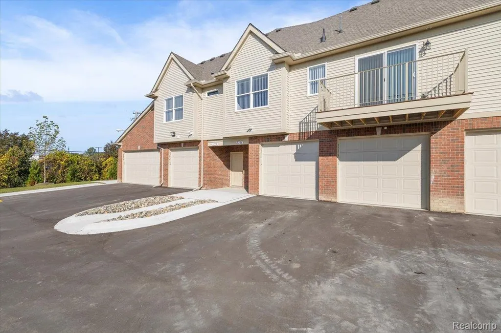 8292 Heywood Circle Sterling Heights City MI 48312