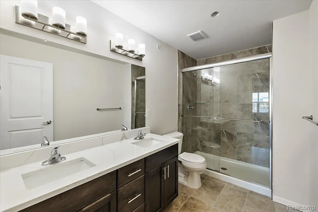 8292 Heywood Circle Sterling Heights City MI 48312