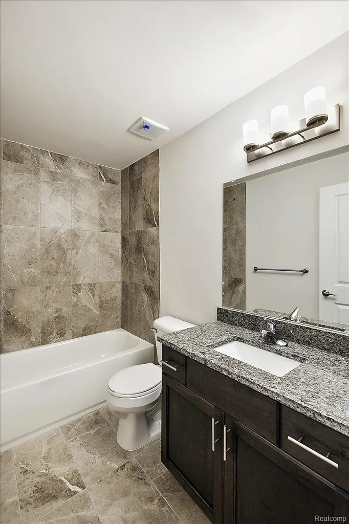 8292 Heywood Circle Sterling Heights City MI 48312