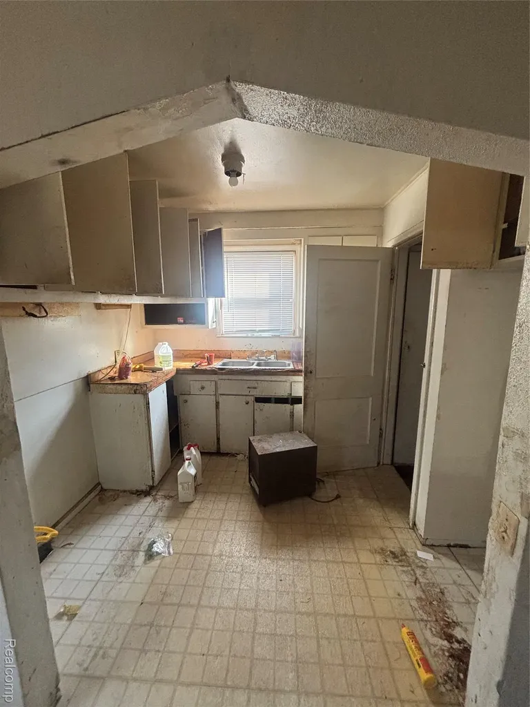 19762 Avon Avenue Detroit City MI 48219