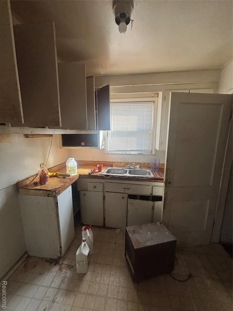 19762 Avon Avenue Detroit City MI 48219