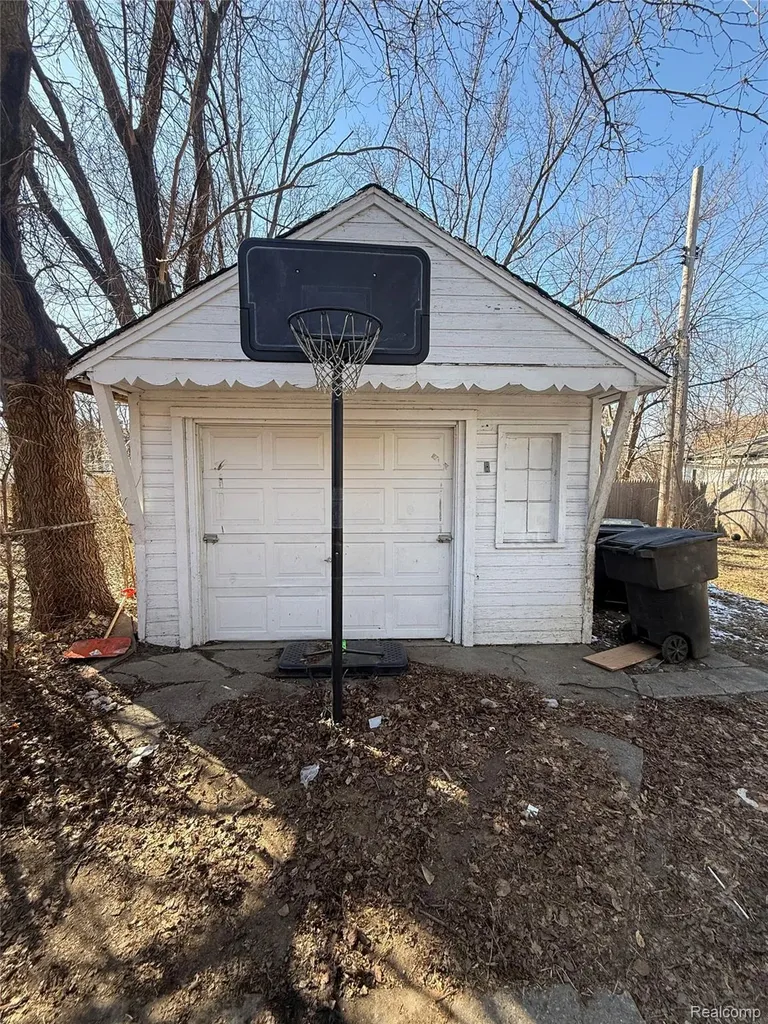 17379 Murray Hill Street Detroit City MI 48235