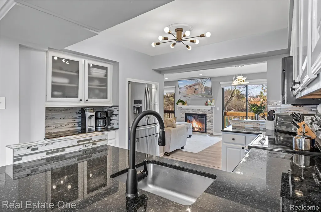 5273 Wright Way E West Bloomfield Charter Township MI 48322
