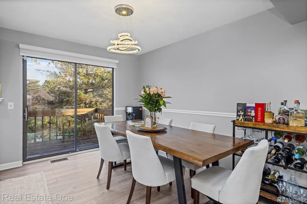 5273 Wright Way E West Bloomfield Charter Township MI 48322
