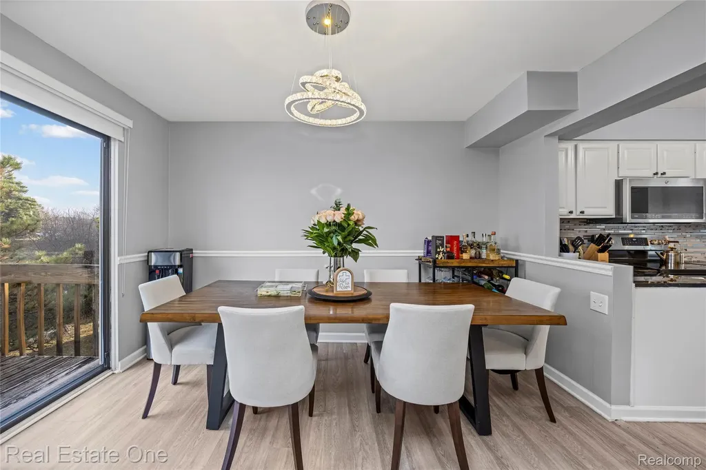5273 Wright Way E West Bloomfield Charter Township MI 48322