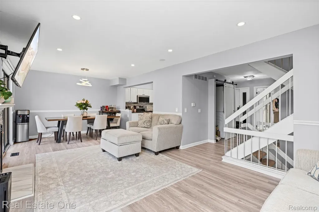 5273 Wright Way E West Bloomfield Charter Township MI 48322