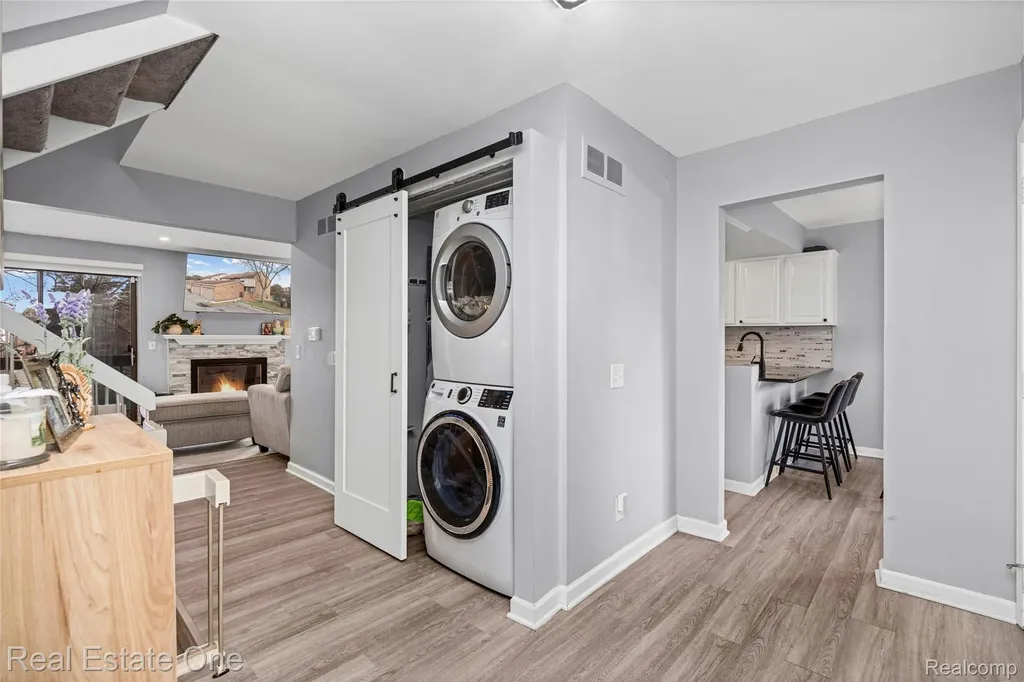 5273 Wright Way E West Bloomfield Charter Township MI 48322