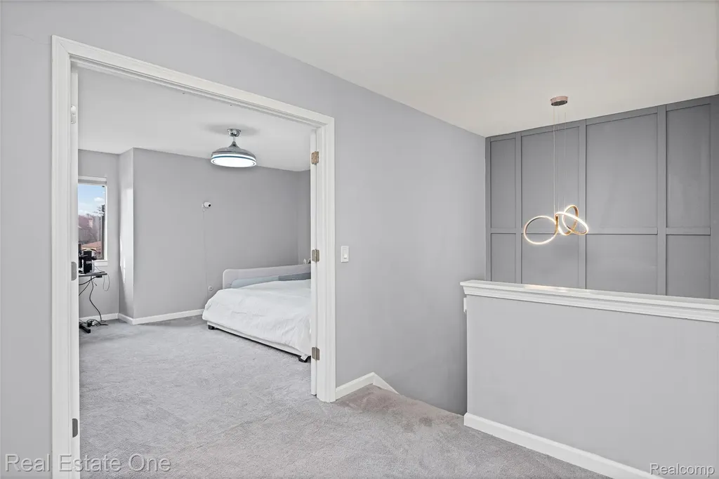 5273 Wright Way E West Bloomfield Charter Township MI 48322