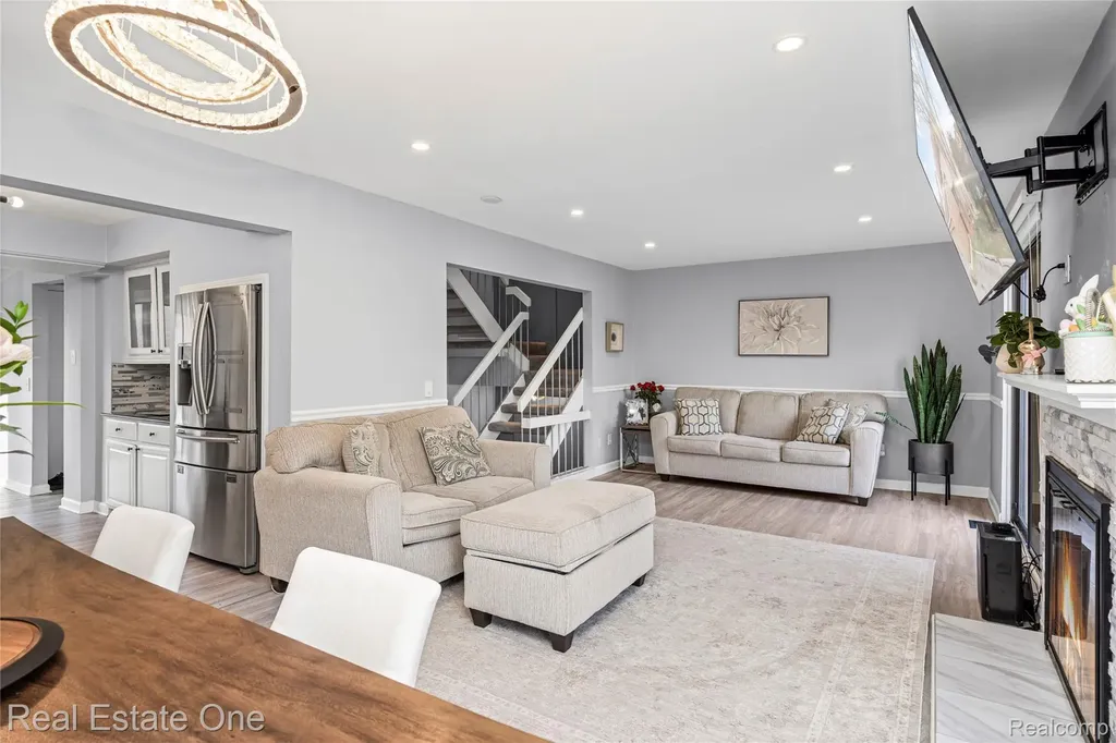 5273 Wright Way E West Bloomfield Charter Township MI 48322