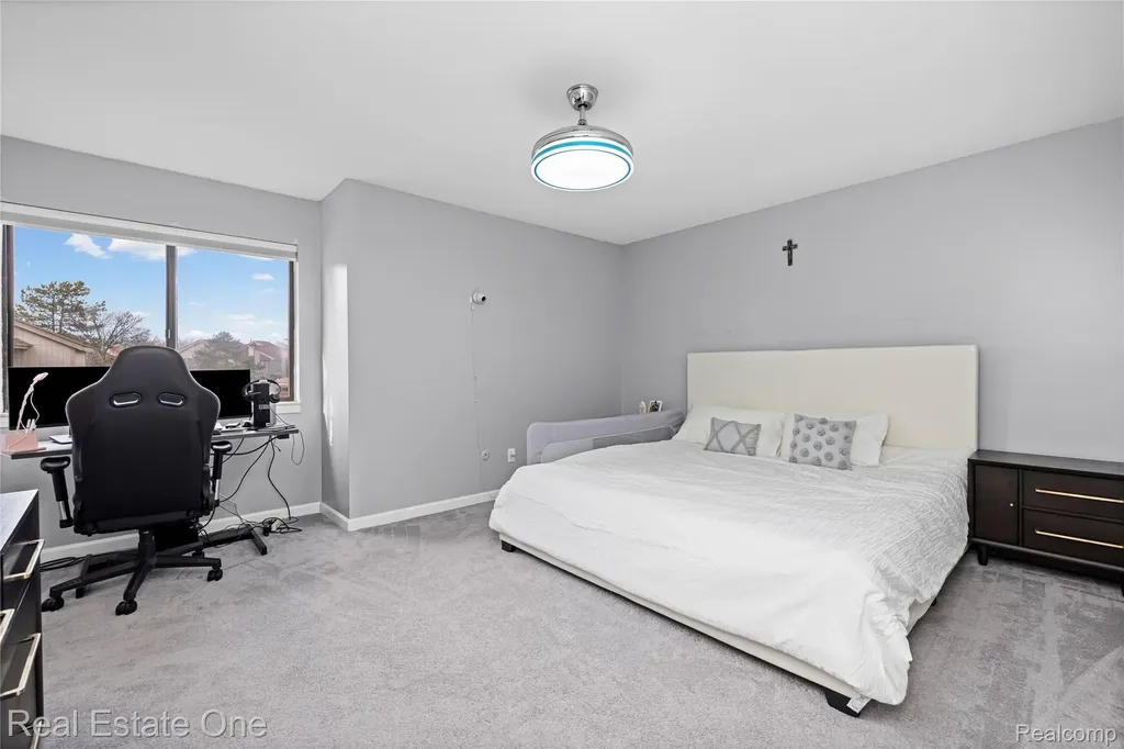5273 Wright Way E West Bloomfield Charter Township MI 48322