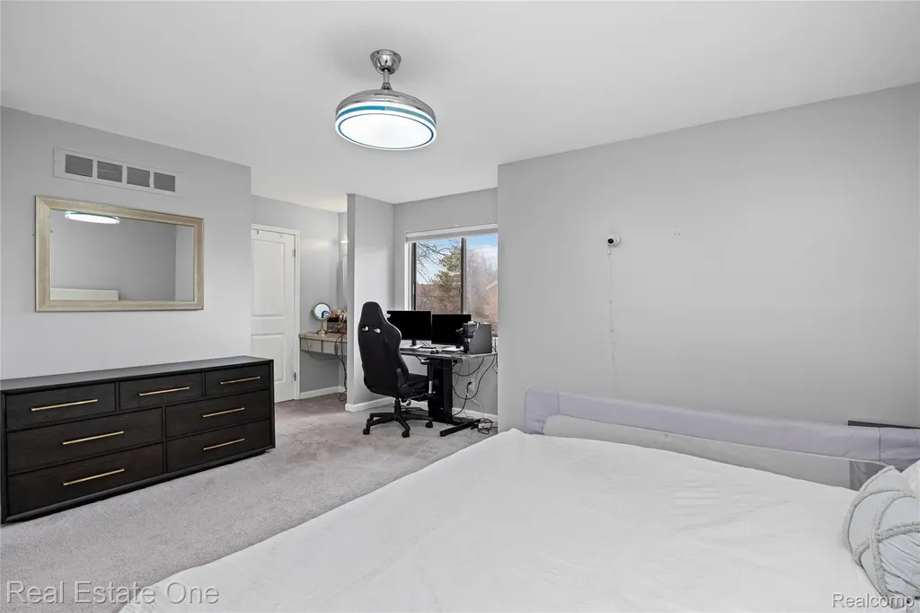 5273 Wright Way E West Bloomfield Charter Township MI 48322