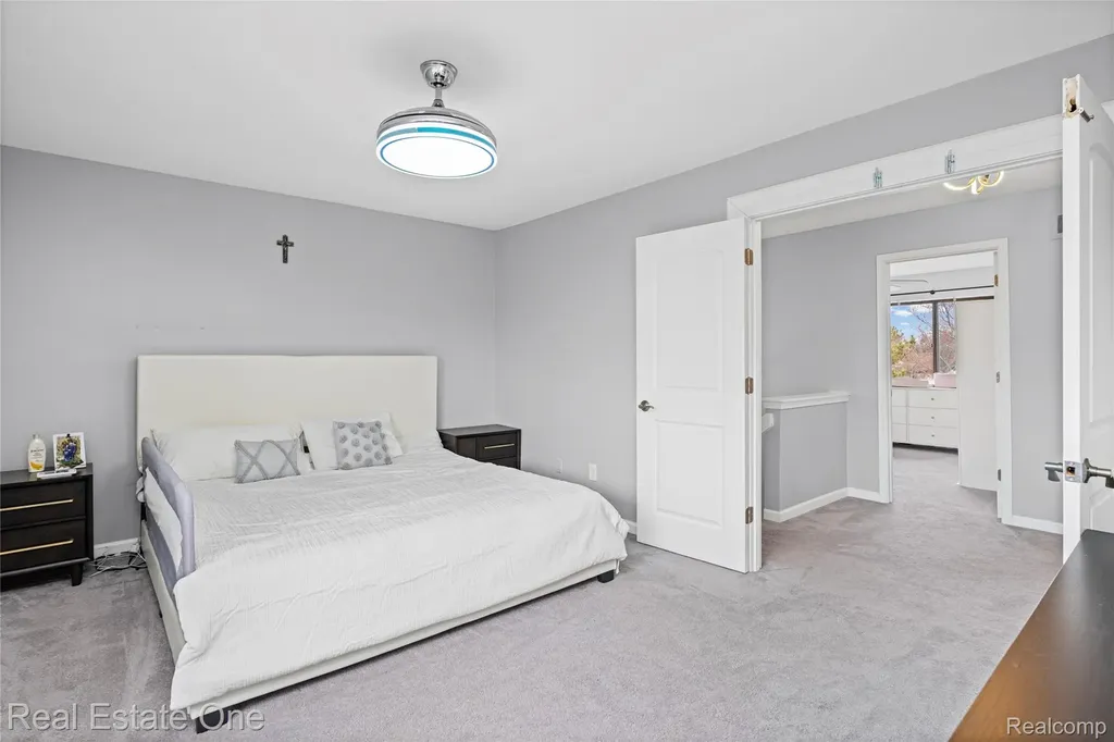 5273 Wright Way E West Bloomfield Charter Township MI 48322