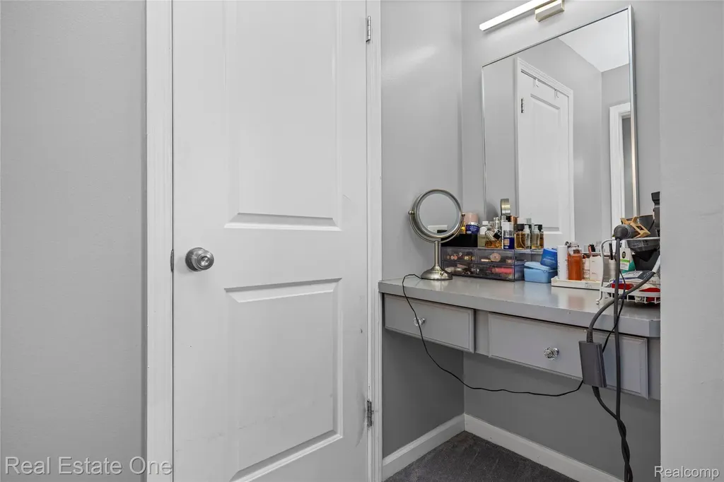5273 Wright Way E West Bloomfield Charter Township MI 48322