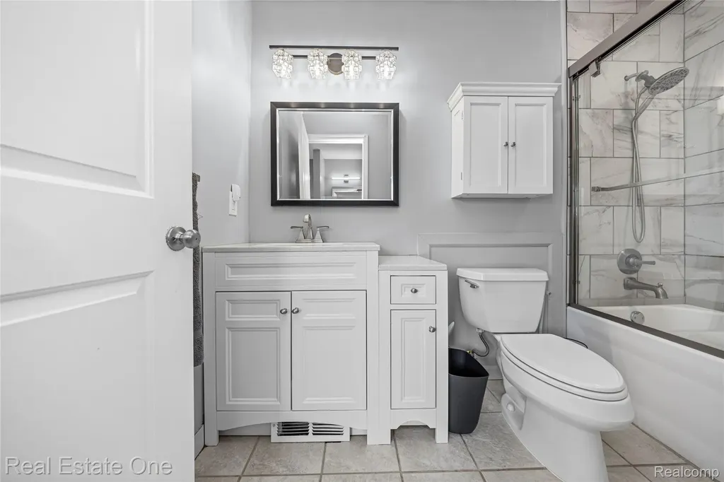 5273 Wright Way E West Bloomfield Charter Township MI 48322