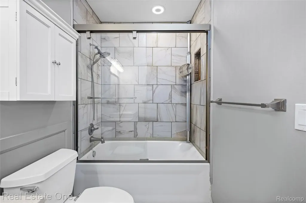 5273 Wright Way E West Bloomfield Charter Township MI 48322