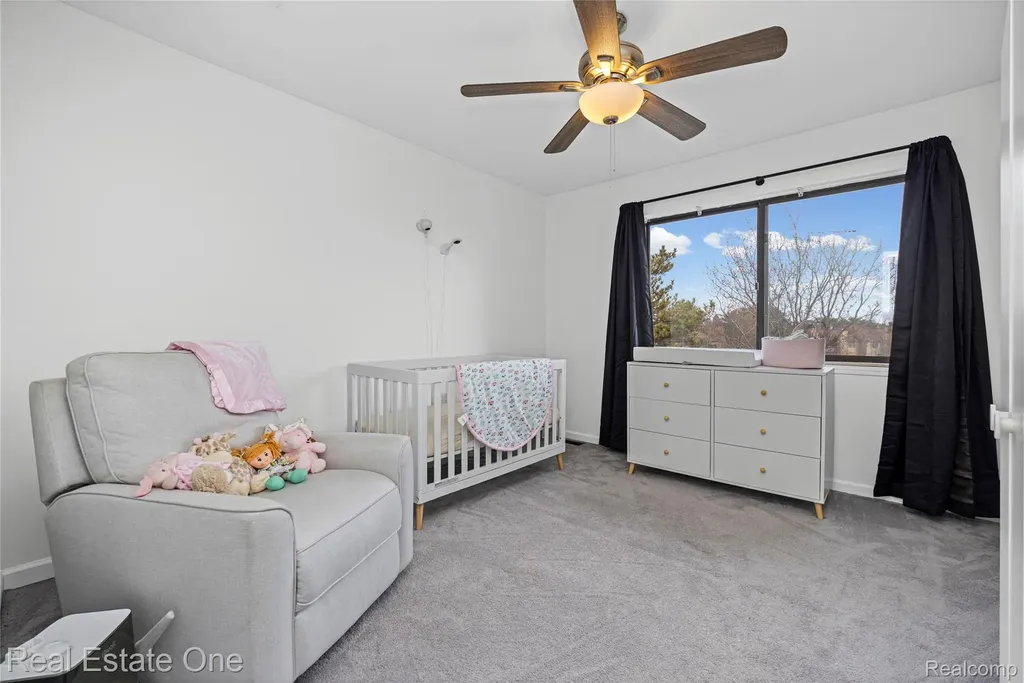 5273 Wright Way E West Bloomfield Charter Township MI 48322