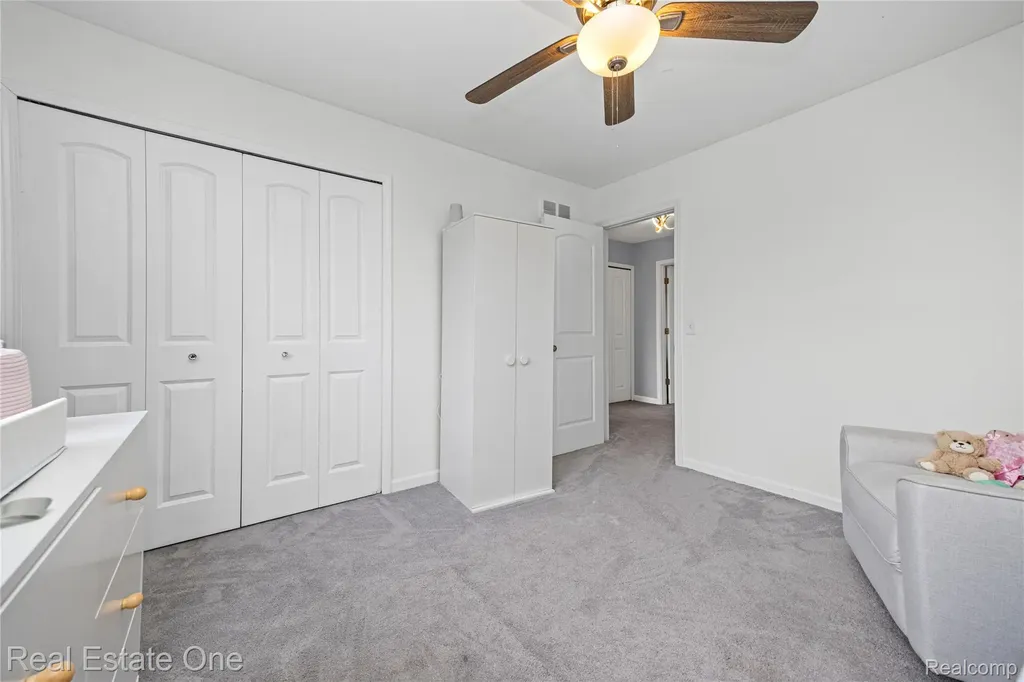 5273 Wright Way E West Bloomfield Charter Township MI 48322